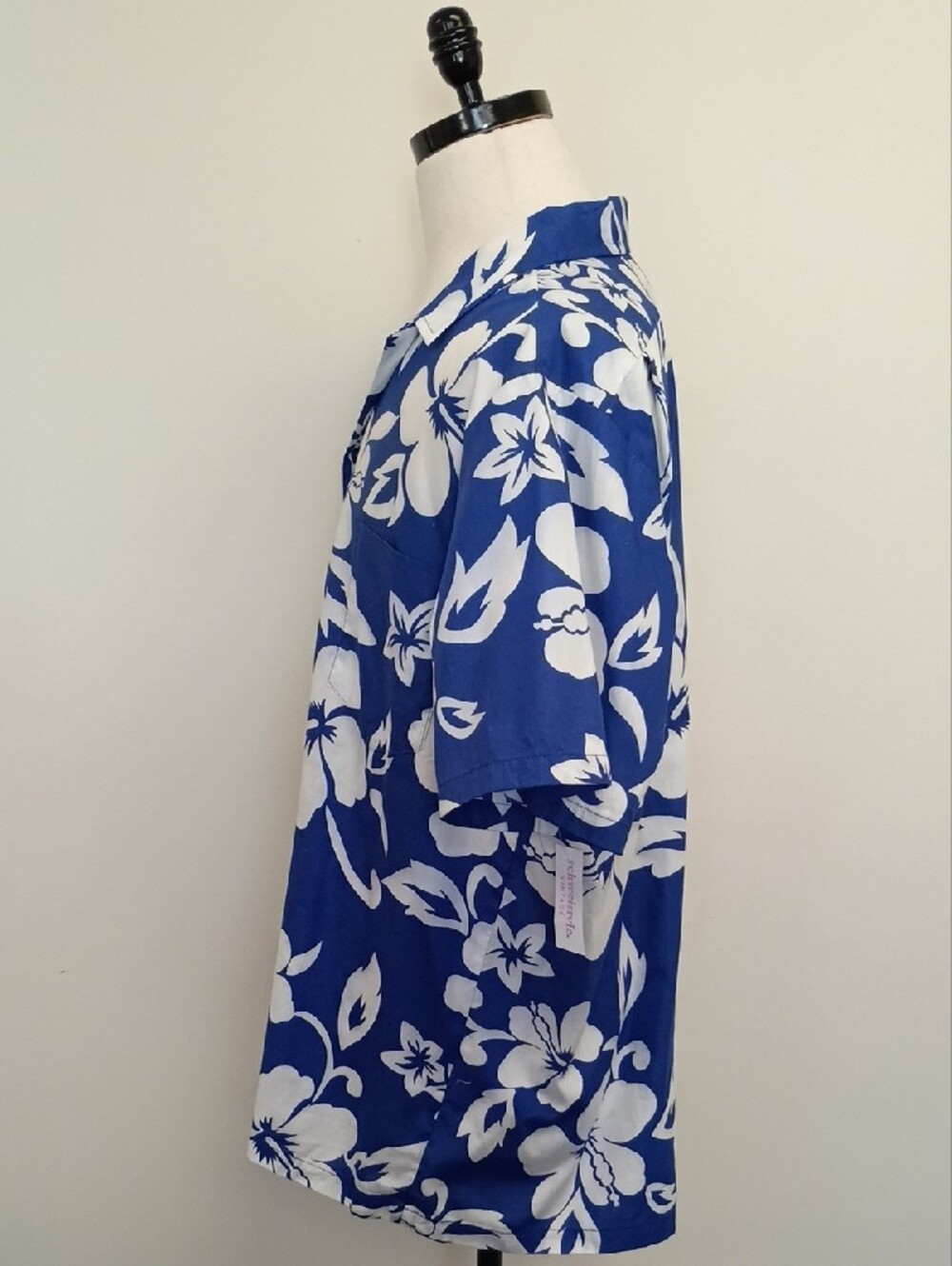 Halo Hottie Hawaiian Shirt Blue White Floral Hibiscus Camp Top Size XL - Picture 4 of 8